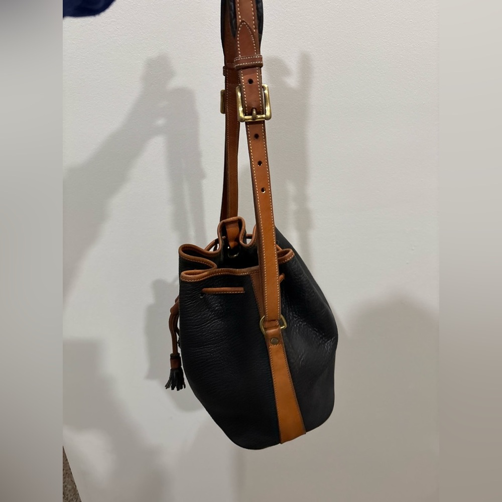 Vintage Dooney & Bourke All-Weather Leather Black and Tan Bucket Bag - Picture 4 of 9